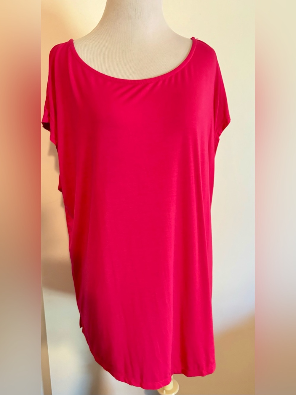 Green Envelope Women's Scoop Neck Short Sleeve Tunic - Hot Pink